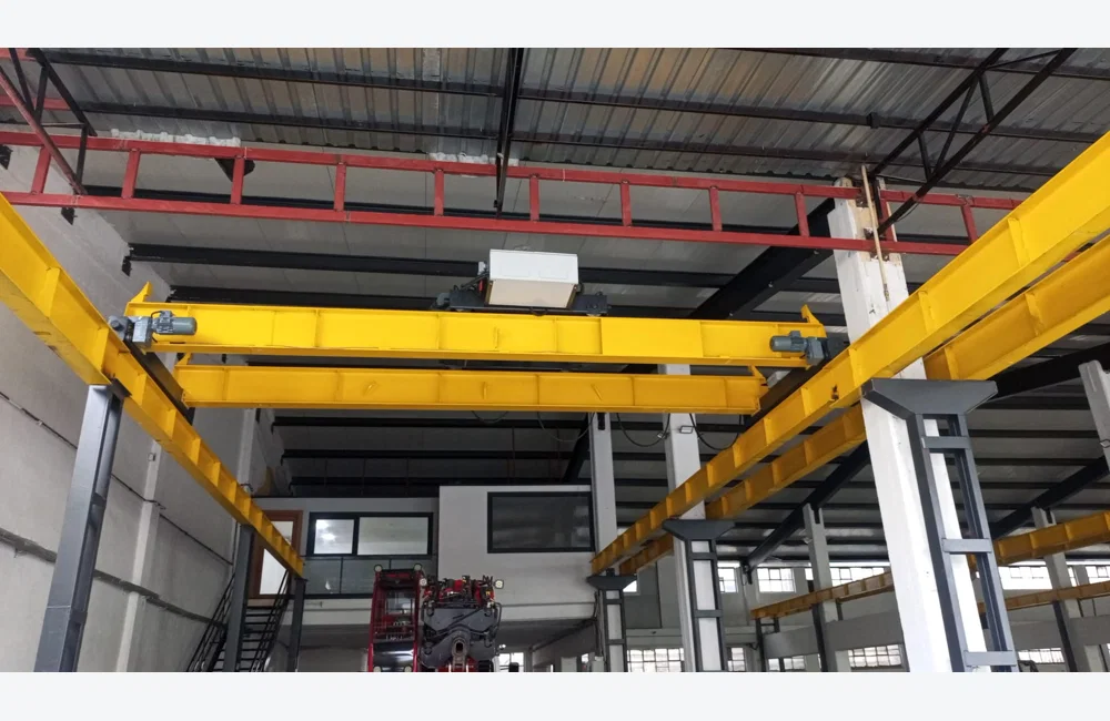 vinç üretim atölye görseli endüstriyel vinç görseli